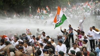 Police use water cannons to stop the Bihar Pradesh Congress Committee members and supporters during a protest march in Patna. (Santosh Kumar/HT Photo) Police use water cannons to stop the Bihar Pradesh Congress Committee members and supporters during a protest march in Patna. (Santosh Kumar/HT Photo)