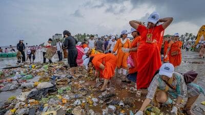 iMumbai, India - September 26, 2026: Amruta Fadnavis, actor Ajay Devgn and BMC Commissioner Ashwini Bhide attend the ‘Sea Shore Shine 2026’ beach-cleaning initiative at Juhu Beach in mumbai, India, on Saturday, September 26, 2026. (Photo by Satish Bate/ Hindustan Times) (Hindustan Times) iMumbai, India - September 26, 2026: Amruta Fadnavis, actor Ajay Devgn and BMC Commissioner Ashwini Bhide attend the ‘Sea Shore Shine 2026’ beach-cleaning initiative at Juhu Beach in mumbai, India, on Saturday, September 26, 2026. (Photo by Satish Bate/ Hindustan Times) (Hindustan Times)