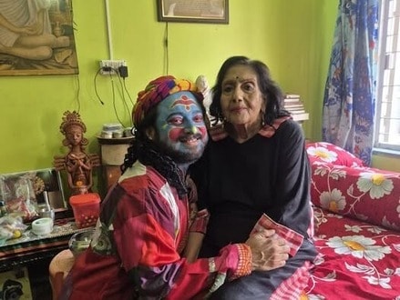 বহুরূপী সেজে সাবিত্রীর বাড়িতে গেলেন শিবপ্রসাদ