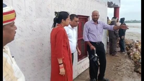 Barabanki district authorities at the soil erosion site (Sourced)