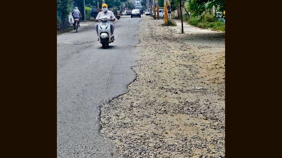 Commuters facing problem while driving due to damaged road in Dugri area due to pipe laying in Ludhiana. (Gurpreet Singh/Hindustan Times)