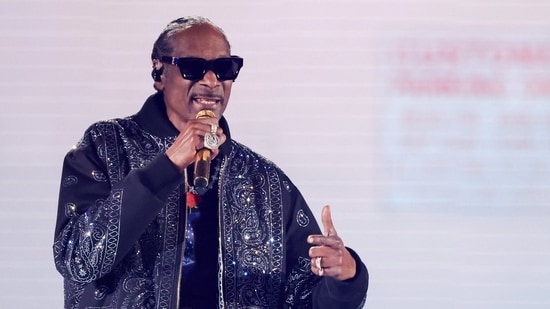 Snoop Dogg is hosting the 2026 MTV VMAs today.