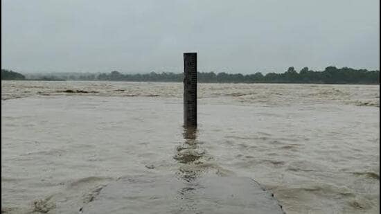 The water level was recorded at 339.50 metres on Sunday. (HT Photo)