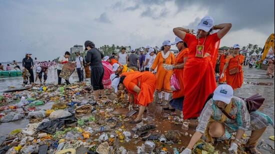 iMumbai, India - September 26, 2026: Amruta Fadnavis, actor Ajay Devgn and BMC Commissioner Ashwini Bhide attend the ‘Sea Shore Shine 2026’ beach-cleaning initiative at Juhu Beach in mumbai, India, on Saturday, September 26, 2026. (Photo by Satish Bate/ Hindustan Times) (Hindustan Times)