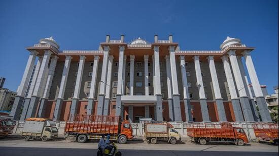iMumbai, India - September 27, 2026: A view of the Kalina Centeral Libray on Santacruz Chembur Link Road in mumbai, India, on Sunday, September 27, 2026. (Photo by Satish Bate/ Hindustan Times) (Hindustan Times)