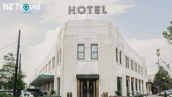 Hotel star ratings still matter, but Indian travellers increasingly consider reviews, personal service, food, privacy and experiences before making bookings. (canva.com)