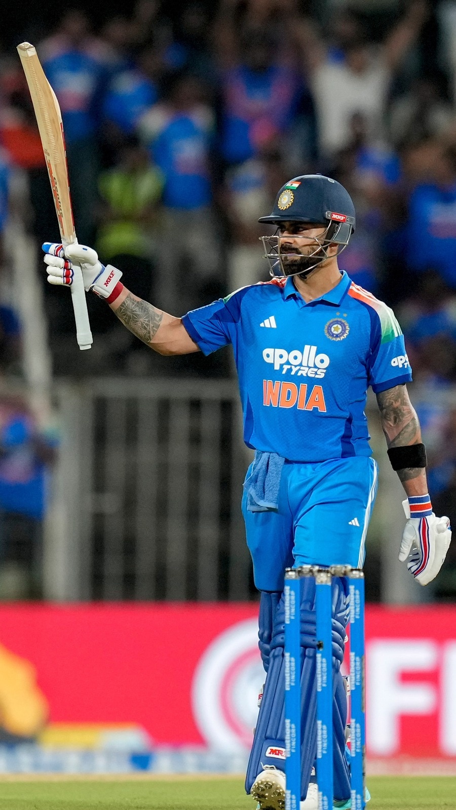 <p>కింగ్ కోహ్లి మరో రికార్డు ఖాతాలో వేసుకున్నాడు. కేవలం వన్డేలు మాత్రమే ఆడుతున్న విరాట్ గ్యాప్ తర్వాత మైదానంలోకి వచ్చినా బ్యాటింగ్ తో ఇరగదీశాడు. </p>