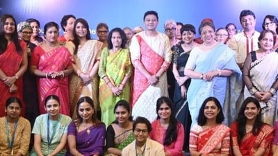 গাইনিকোলজিক্যাল ক্যানসারকে হারানো মহিলাদের নিয়ে আয়োজন করা হল বিশেষ ফ্যাশন শো।