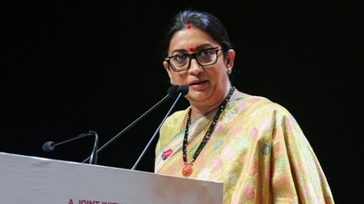 লোকসভা ভোটে আমেঠি আসন থেকে পরাজয়ের পর জাতীয় রাজনীতিতে স্মৃতি ইরানির পরবর্তী ভূমিকা নিয়ে দীর্ঘ দিন ধরেই আলোচনা চলছে। ( Neeraj)