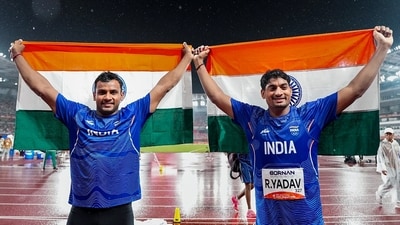 Yashvir Singh (L) won silver while Rohit Yadav took bronze at the Asian Games. (@PMOIndia/X) Yashvir Singh (L) won silver while Rohit Yadav took bronze at the Asian Games. (@PMOIndia/X)