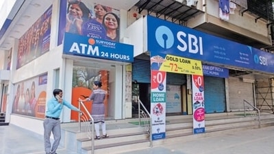 2021-22 was a milestone year in Indian banking industry. The share of bank employees in public sector banks fell below the 50% mark for the first time in history. (FILE) 2021-22 was a milestone year in Indian banking industry. The share of bank employees in public sector banks fell below the 50% mark for the first time in history. (FILE)