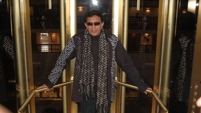 Mithun Chakraborty: ఫ్రీ ఫుడ్ కోసం పార్టీల్లో డ్యాన్స్లు.. ఫుట్పాత్లపై పడుకున్నా: నేషనల్ అవార్డు గెలిచిన నటుడు మిథున్ (Rishi Ballabh) Mithun Chakraborty: ఫ్రీ ఫుడ్ కోసం పార్టీల్లో డ్యాన్స్లు.. ఫుట్పాత్లపై పడుకున్నా: నేషనల్ అవార్డు గెలిచిన నటుడు మిథున్ (Rishi Ballabh)