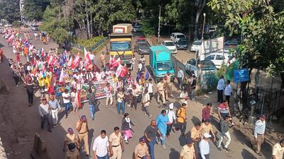 More than 500 tribal college students on Monday kicked off the ‘Tribal Gen Z Ulganun’ march from Nashik to Mumbai as protest against state tribal development minister Ashok Uike. (HT)
