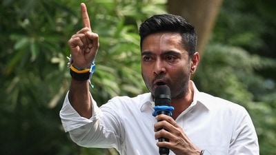আদালতের দ্বারস্থ হলেন তৃণমূলের সর্বভারতীয় সাধারণ সম্পাদক তথা ডায়মন্ড হারবারের সাংসদ অভিষেক বন্দ্যোপাধ্যায়। (Hindustan Times) আদালতের দ্বারস্থ হলেন তৃণমূলের সর্বভারতীয় সাধারণ সম্পাদক তথা ডায়মন্ড হারবারের সাংসদ অভিষেক বন্দ্যোপাধ্যায়। (Hindustan Times)
