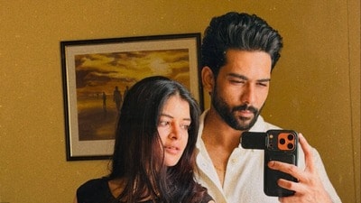 বড় সুখবর দিলেন মধুমিতা-দেবমাল্য