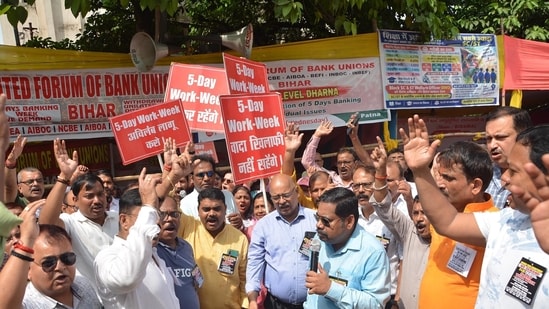 Members of the United Forum of Bank Unions (UFBU) raise slogans ahead of a three-day nationwide bank strike at Gardanibagh in Patna, Bihar, India. (Antosh Kumar/ HT photo)