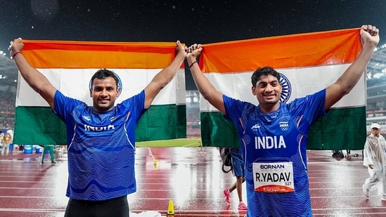 Yashvir Singh (L) won silver while Rohit Yadav took bronze at the Asian Games.
