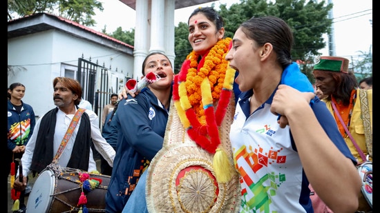 Asian Games gold medalist kabaddi player Pushpa Rana being welcomed upon her arrival in Dharamshala on Monday. (PTI)