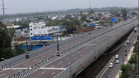 For three-beam barriers, NHAI has prescribed a 3mm-thick rail and 3mm steel posts, with the posts and blocking-out spacers made from a 75mm by 150mm channel section with a thickness of 5mm. (File Photo/Representational)