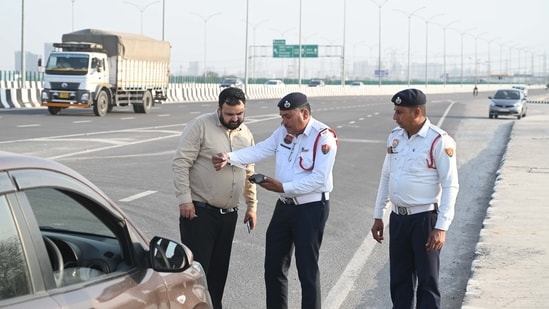 The Supreme Court was informed that unpaid traffic challan fines amount to over  <span class='webrupee'>₹</span>20,000 crore.