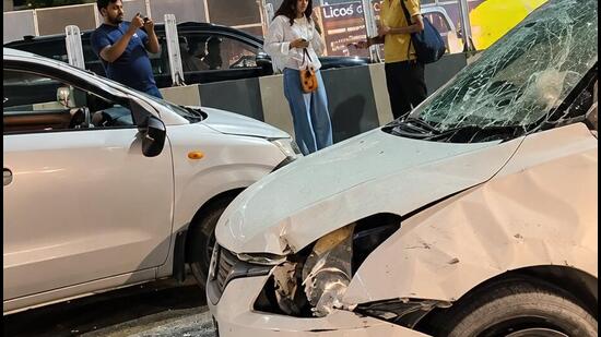 Traffic on the elevated stretch was disrupted for nearly two hours after the WagonR collided with an oncoming Maruti Suzuki Baleno. (HT)