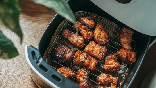 Here’s what to check before you add an air fryer to your kitchen. (Pexel)