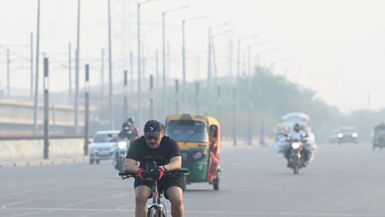 The Delhi government has announced a series of measures to curb winter air pollution in the national capital, including a complete ban on construction and demolition activities during the peak pollution period. (Photo by Sunil Ghosh / Hindustan Times) (Representational photo)