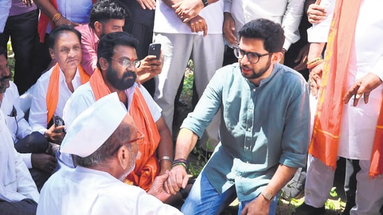 Pawar also called for a special three-day session of the state legislature to discuss the drought situation and decide on further relief measures. (HT_PRINT)