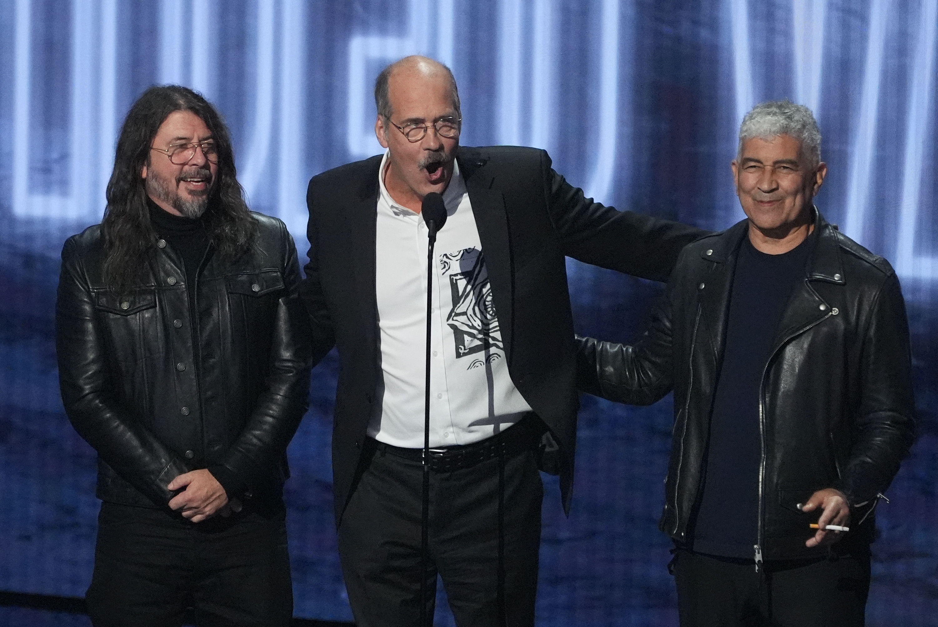 Members of iconic American grunge band Nirvana — Dave Grohl, Krist Novoselic and Pat Smear — reunited to receive MTV’s prestigious Video Vanguard Award Members of iconic American grunge band Nirvana — Dave Grohl, Krist Novoselic and Pat Smear — reunited to receive MTV’s prestigious Video Vanguard Award