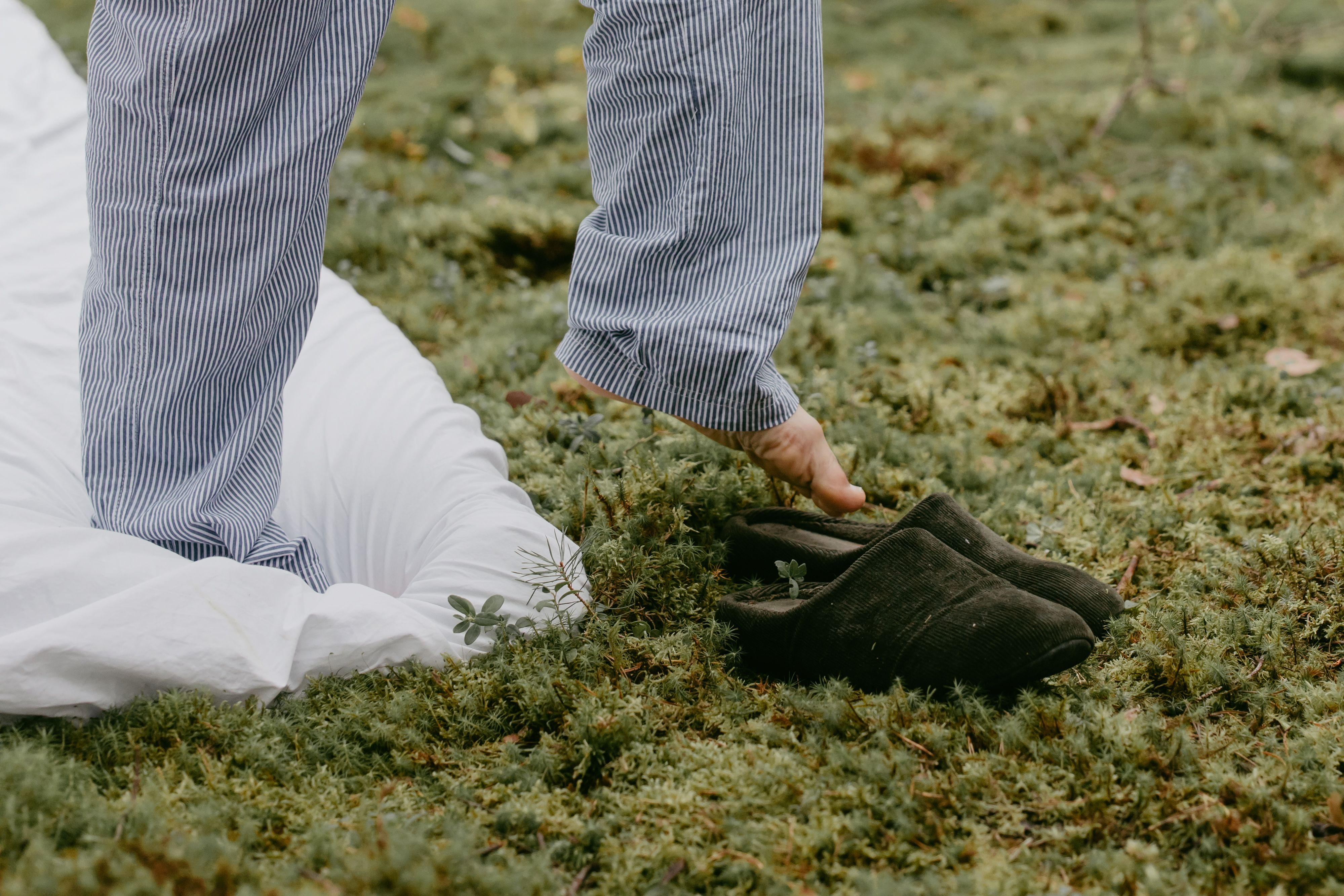 Look for a pair that works with your usual wardrobe, whether that means relaxed trousers, denim, shorts or everyday Indian wear. (Pexel) Look for a pair that works with your usual wardrobe, whether that means relaxed trousers, denim, shorts or everyday Indian wear. (Pexel)