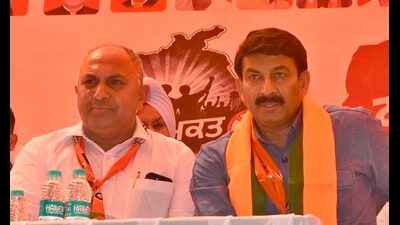 BJP MP from Delhi and Bhojpuri actor-singer Manoj Tiwari while addressing a Nasha Mukt Punjab Yatra (Drug-Free Punjab March), in Ludhiana on Tuesday. (HT Photo)