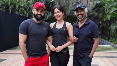 రాశీ ఖన్నా ఎగ్జైట్మెంట్.. రజనీకాంత్ ధర్మన్లో రామ్ పోతినేని.. పిక్తో లీక్.. వెంటనే డిలీట్! రాశీ ఖన్నా ఎగ్జైట్మెంట్.. రజనీకాంత్ ధర్మన్లో రామ్ పోతినేని.. పిక్తో లీక్.. వెంటనే డిలీట్!