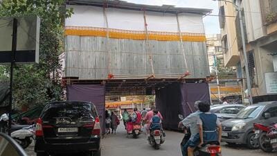 PMC issues ward-wise warnings to mandals that have failed to remove their pandals even three days after the conclusion of the Ganesh festival on September 25. (MAHENDRA KOLHE/HT) PMC issues ward-wise warnings to mandals that have failed to remove their pandals even three days after the conclusion of the Ganesh festival on September 25. (MAHENDRA KOLHE/HT)