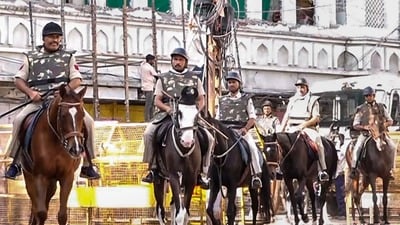 উজ্জয়িনীর উত্তেজনার নেপথ্যে AI ভিডিয়ো! উৎসের খোঁজে পুলিশ, ধৃত ১৫, নজরে ১০০… (PTI Photo)(PTI09_29_2026_000029B) (PTI) উজ্জয়িনীর উত্তেজনার নেপথ্যে AI ভিডিয়ো! উৎসের খোঁজে পুলিশ, ধৃত ১৫, নজরে ১০০… (PTI Photo)(PTI09_29_2026_000029B) (PTI)