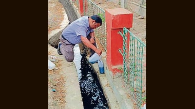 Punjab Pollution Control Board (PPCB) officials reached the spot and collected water samples for testing. (HT Photo)
