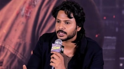 డైరెక్షన్ రాదని సెట్లో ఏడ్చేశాడు.. నేనే దర్శకత్వం చేయాల్సి వచ్చింది.. సందీప్ కిషన్ షాకింగ్ కామెంట్లు డైరెక్షన్ రాదని సెట్లో ఏడ్చేశాడు.. నేనే దర్శకత్వం చేయాల్సి వచ్చింది.. సందీప్ కిషన్ షాకింగ్ కామెంట్లు