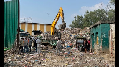 The material recovery facility at the garbage collection point in Beriwala Bagh process waste without sorting, seen last week. (Parveen Kumar/Hindustan Times) The material recovery facility at the garbage collection point in Beriwala Bagh process waste without sorting, seen last week. (Parveen Kumar/Hindustan Times)