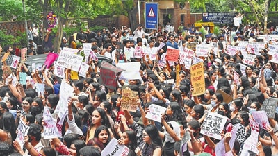 The march began at Miranda House and culminated at near the Swami Vivekananda statue at the centre of the Faculty of Arts in North Campus. (HT_PRINT)