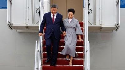 Chinese leader Xi Jinping and his wife, Peng Liyuan, arriving at Joint Base Andrews in Maryland last week. Chinese leader Xi Jinping and his wife, Peng Liyuan, arriving at Joint Base Andrews in Maryland last week.