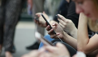 Smartphones play a significant role in daily life, but excessive use may lead to fragmented attention and sleep issues. (Unsplash) Smartphones play a significant role in daily life, but excessive use may lead to fragmented attention and sleep issues. (Unsplash)