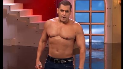 Salman Khan showed off his body during Weekend ka Vaar.