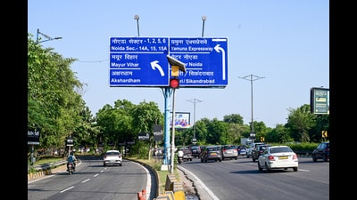 the new corridor would also improve connectivity for commuters travelling between Delhi, Noida and Greater Noida. (Sunil Ghosh/HT Photo)