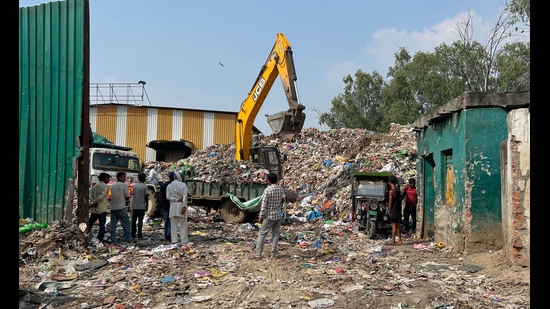 The material recovery facility at the garbage collection point in Beriwala Bagh process waste without sorting, seen last week. (Parveen Kumar/Hindustan Times)