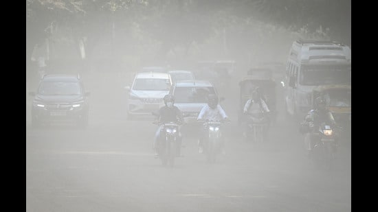 The move comes against the backdrop of how Delhi has long struggled to accurately pinpoint what is polluting its air and where it’s coming from. (Hindustan Times)
