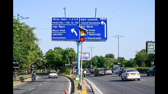 the new corridor would also improve connectivity for commuters travelling between Delhi, Noida and Greater Noida. (Sunil Ghosh/HT Photo)