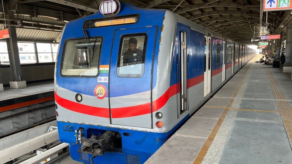 দুর্গাপুজোর আগে কলকাতা মেট্রোর তরফে বিশেষ পরিষেবা দেওয়া হবে। (ছবিটি প্রতীকী, সৌজন্যে Metro Railways)