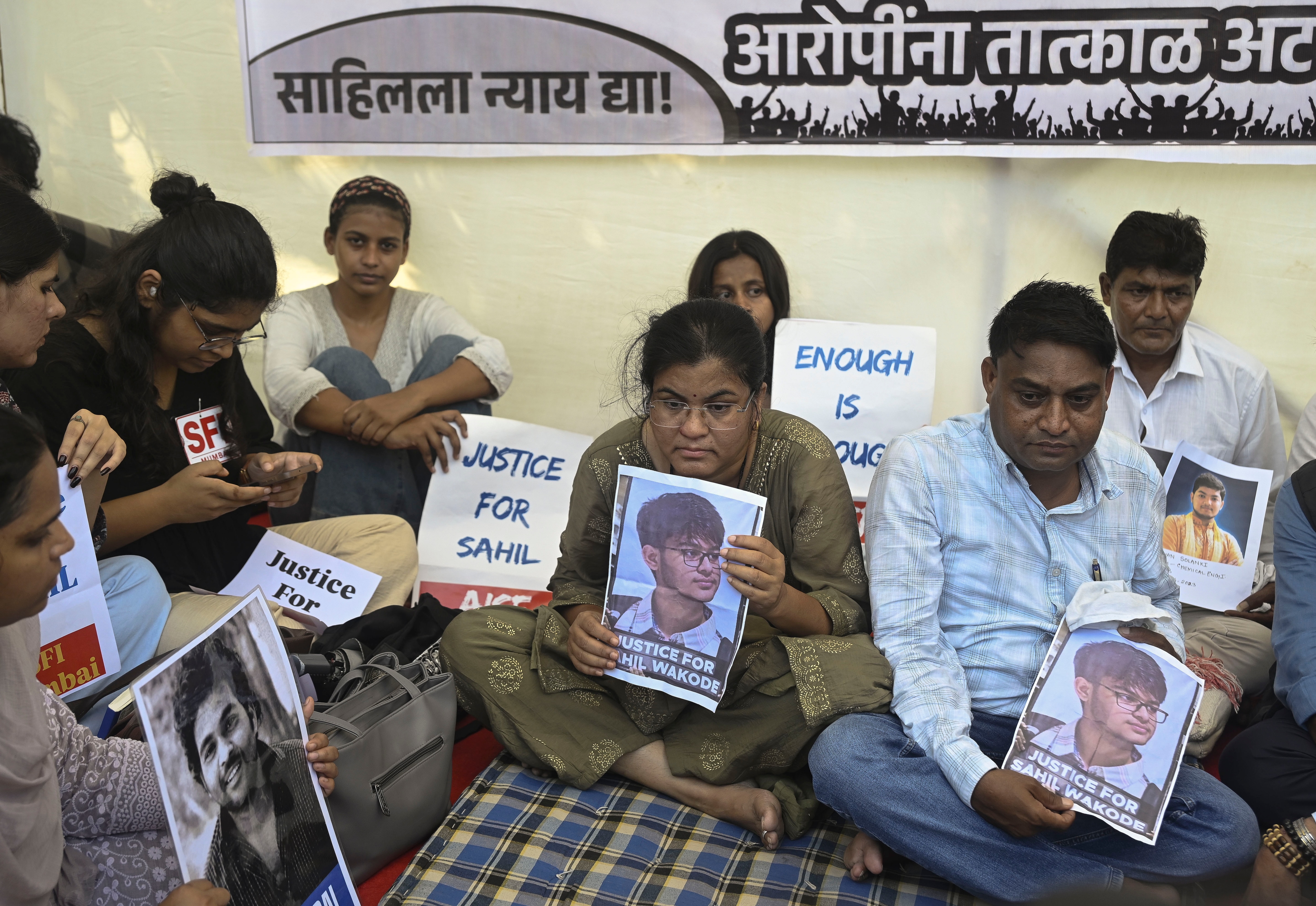 Ravindra and Sonali Wakode, parents of deceased IIT Bombay student Sahil Wakode, resume their hunger strike at Azad Maidan in Mumbai, India (Anshuman Poyrekar/HT Photo) Ravindra and Sonali Wakode, parents of deceased IIT Bombay student Sahil Wakode, resume their hunger strike at Azad Maidan in Mumbai, India (Anshuman Poyrekar/HT Photo)