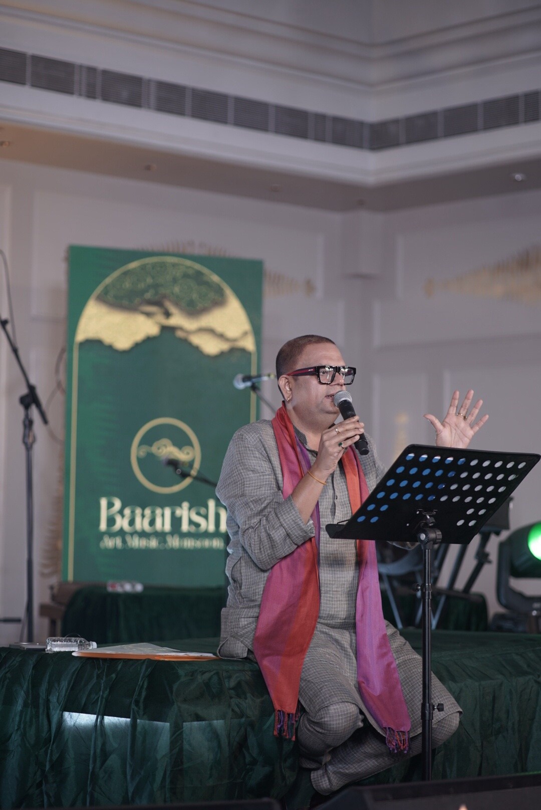 Yatindra Mishra during Kahaani Geeton Ki: Baarish Edition storytelling session Yatindra Mishra during Kahaani Geeton Ki: Baarish Edition storytelling session