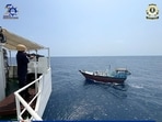 The smuggling attempt involved an Iranian dhow and five Pakistani nationals.