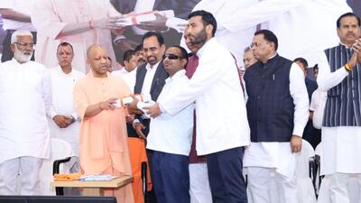 As many as 664 assistive devices were given to 509 beneficiaries under the ‘Seva Sankalp Abhiyan’. (HT)